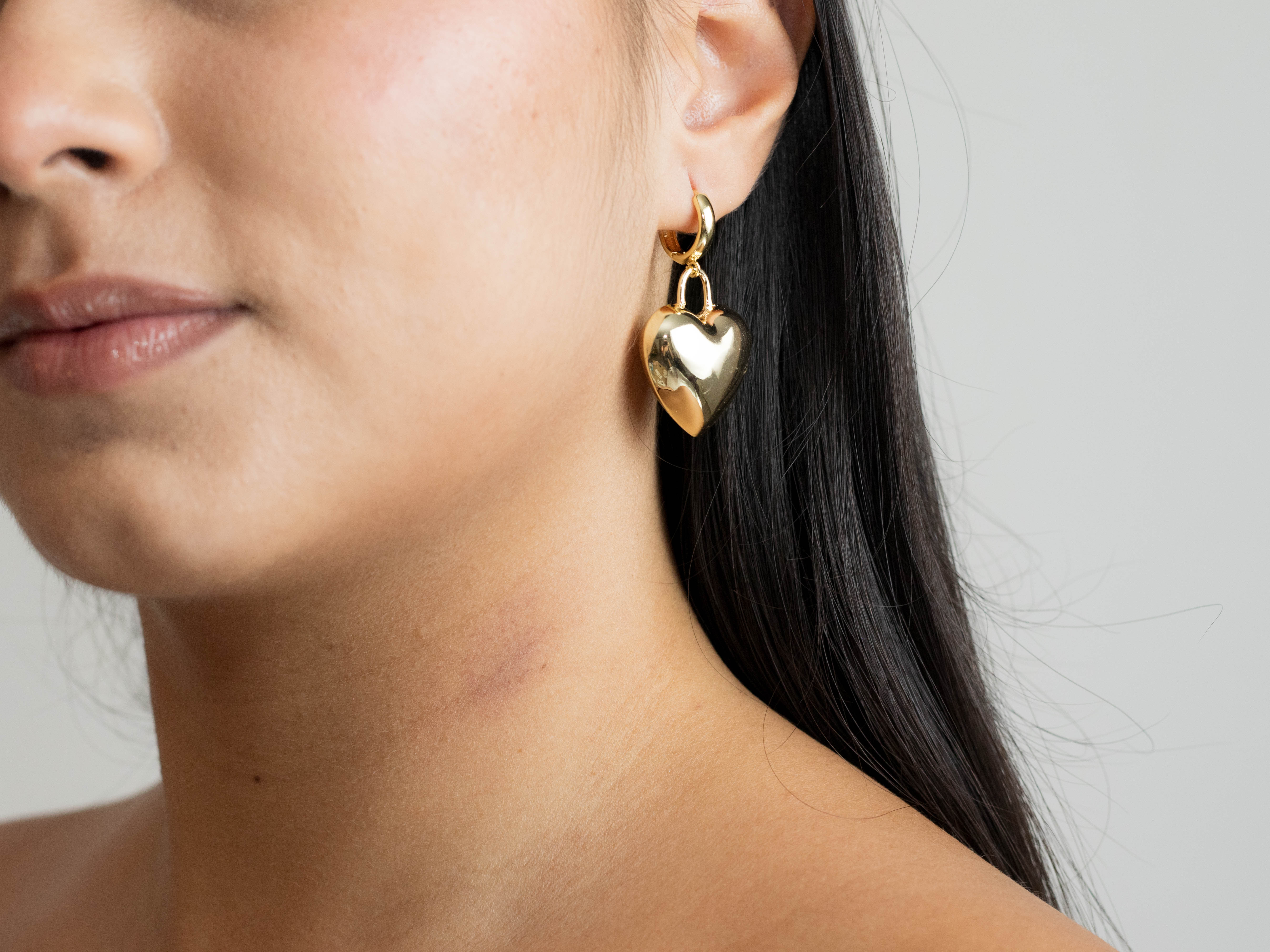 Aretes corazón dorado - Image 2