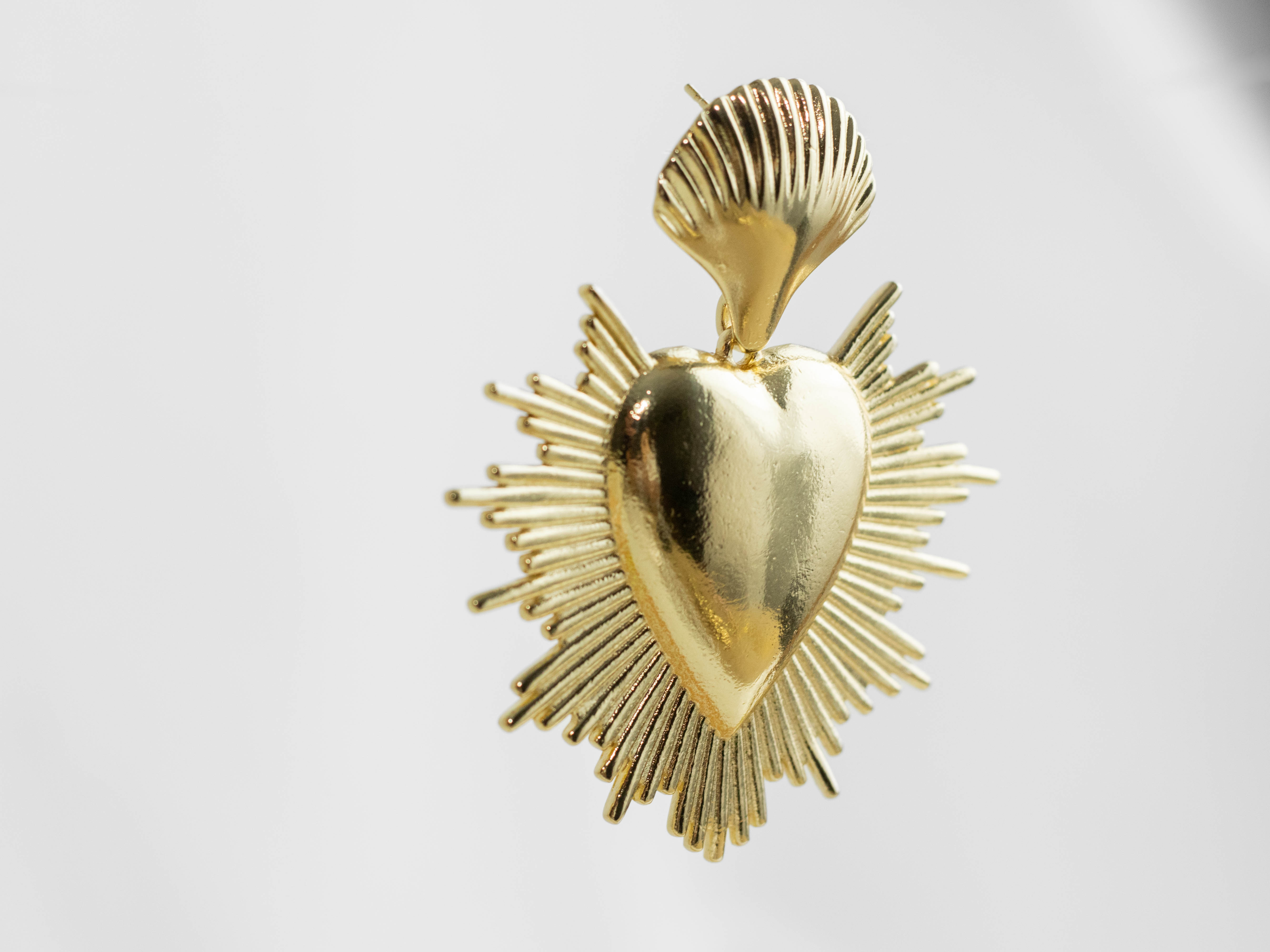 Aretes corazon sol Dorado - Image 4