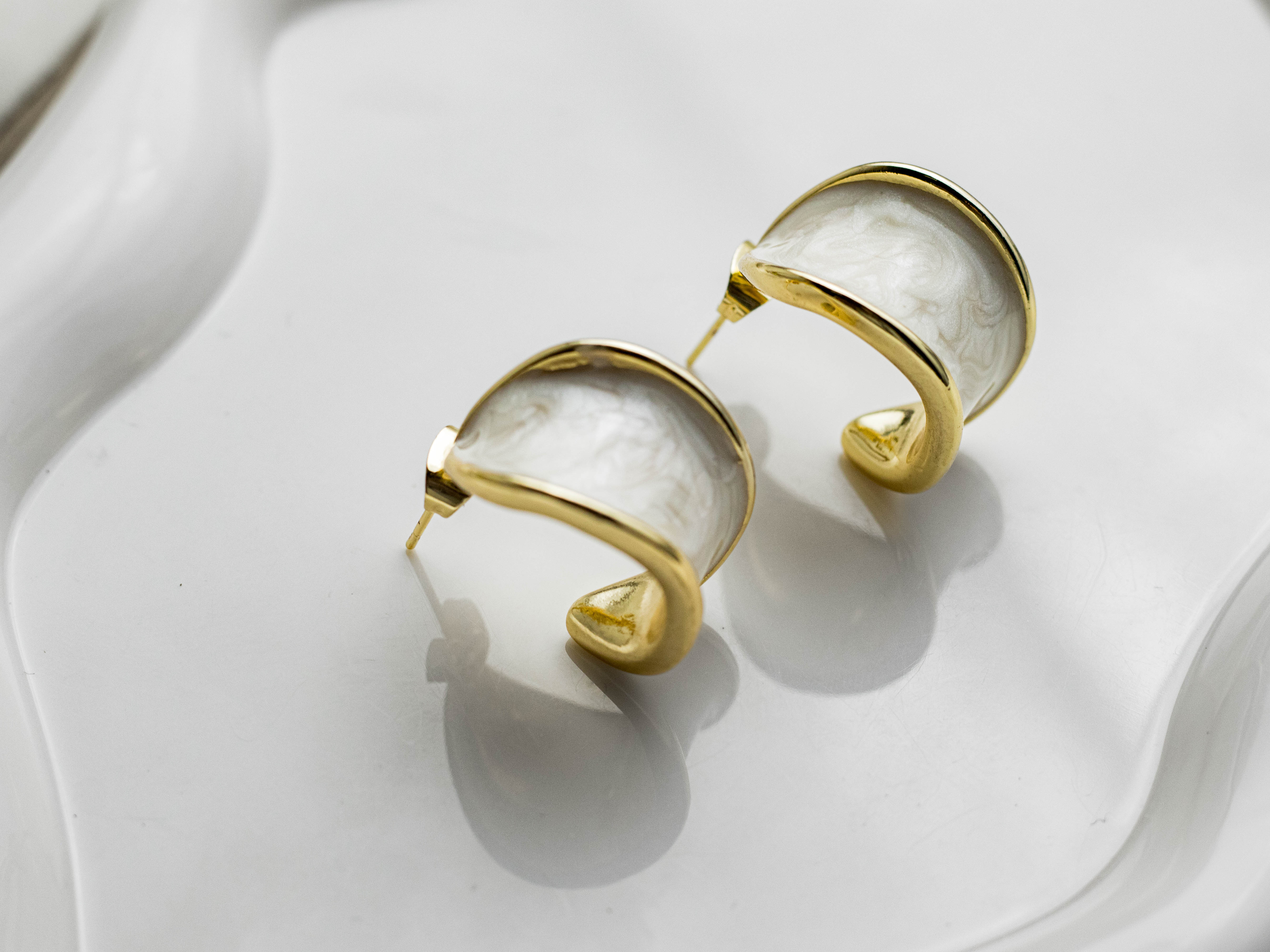 Aretes media candonga blancos