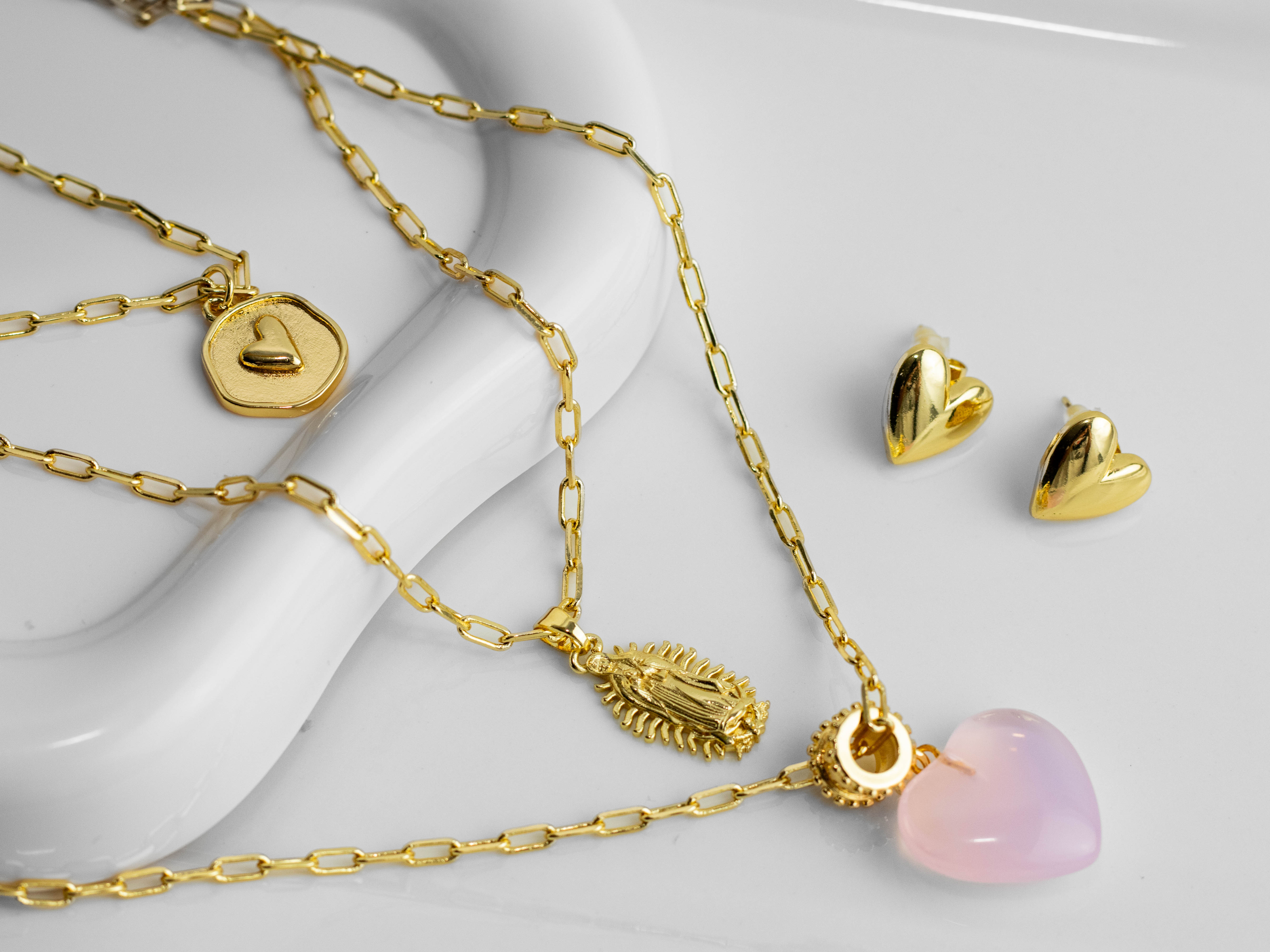 Collar 3 cadenas virgen corazón rosado  con topos - Image 4