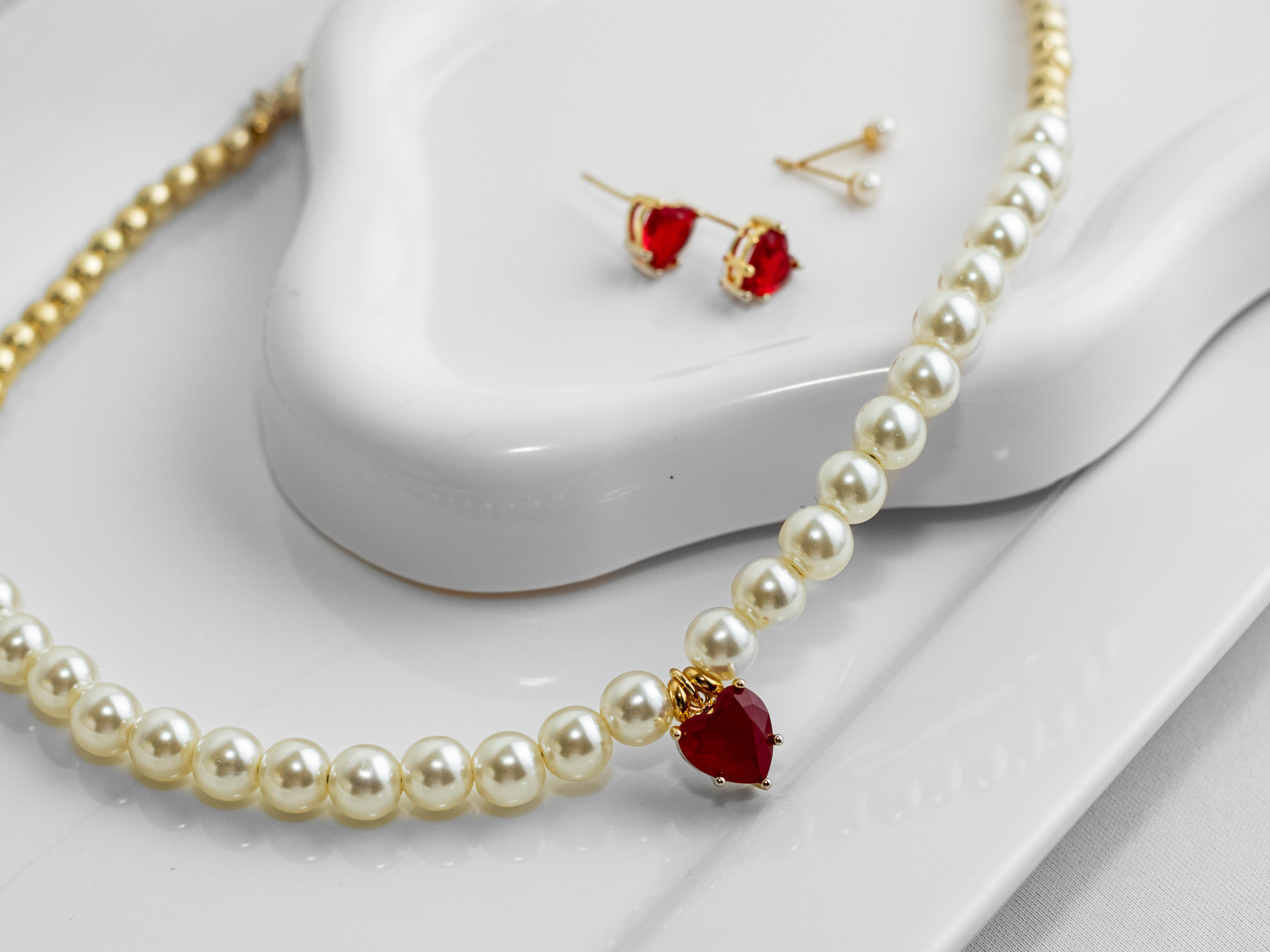  Collar perlas corazón rojo y topos