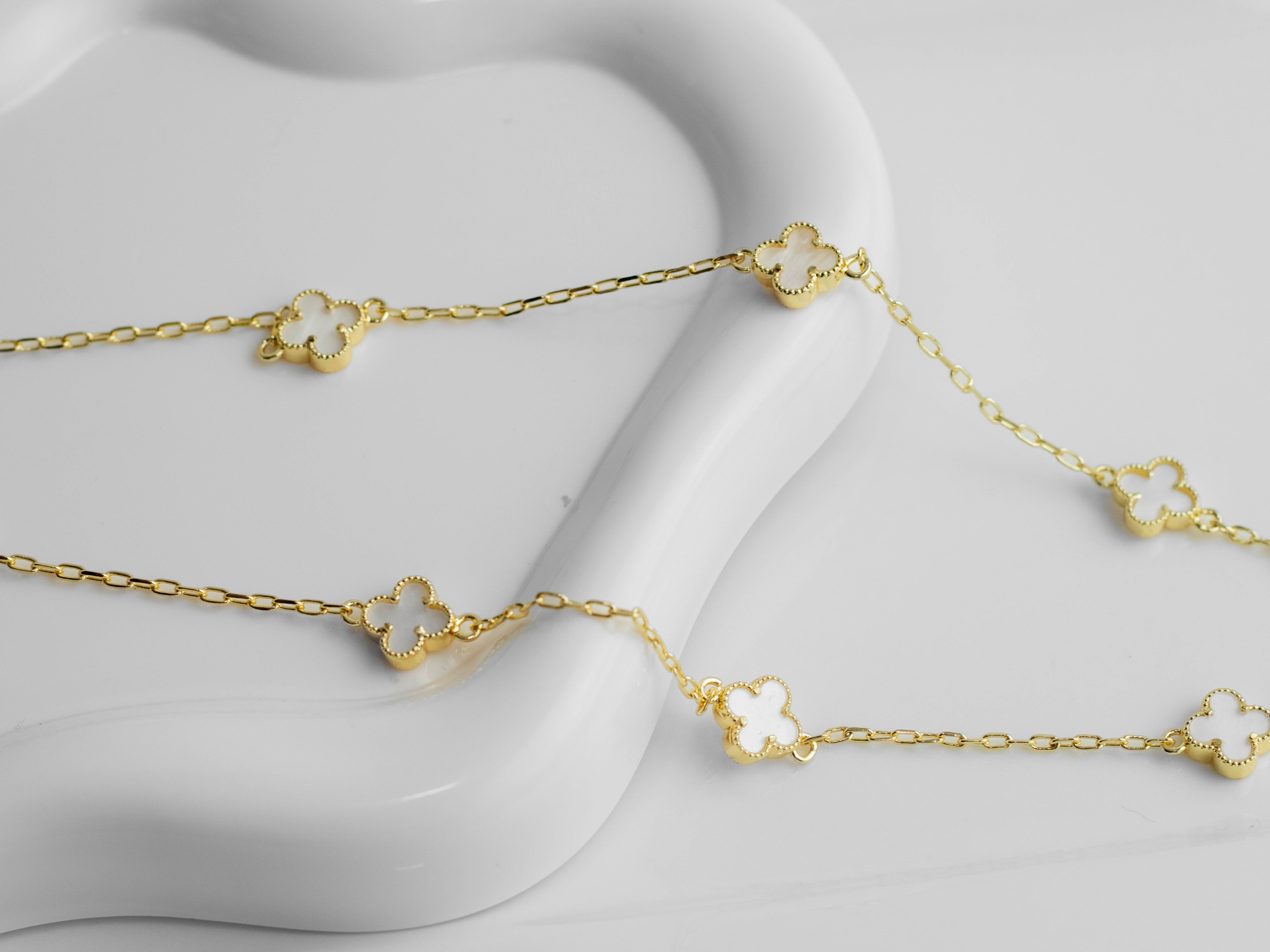 Collar trébol blanco - Image 2