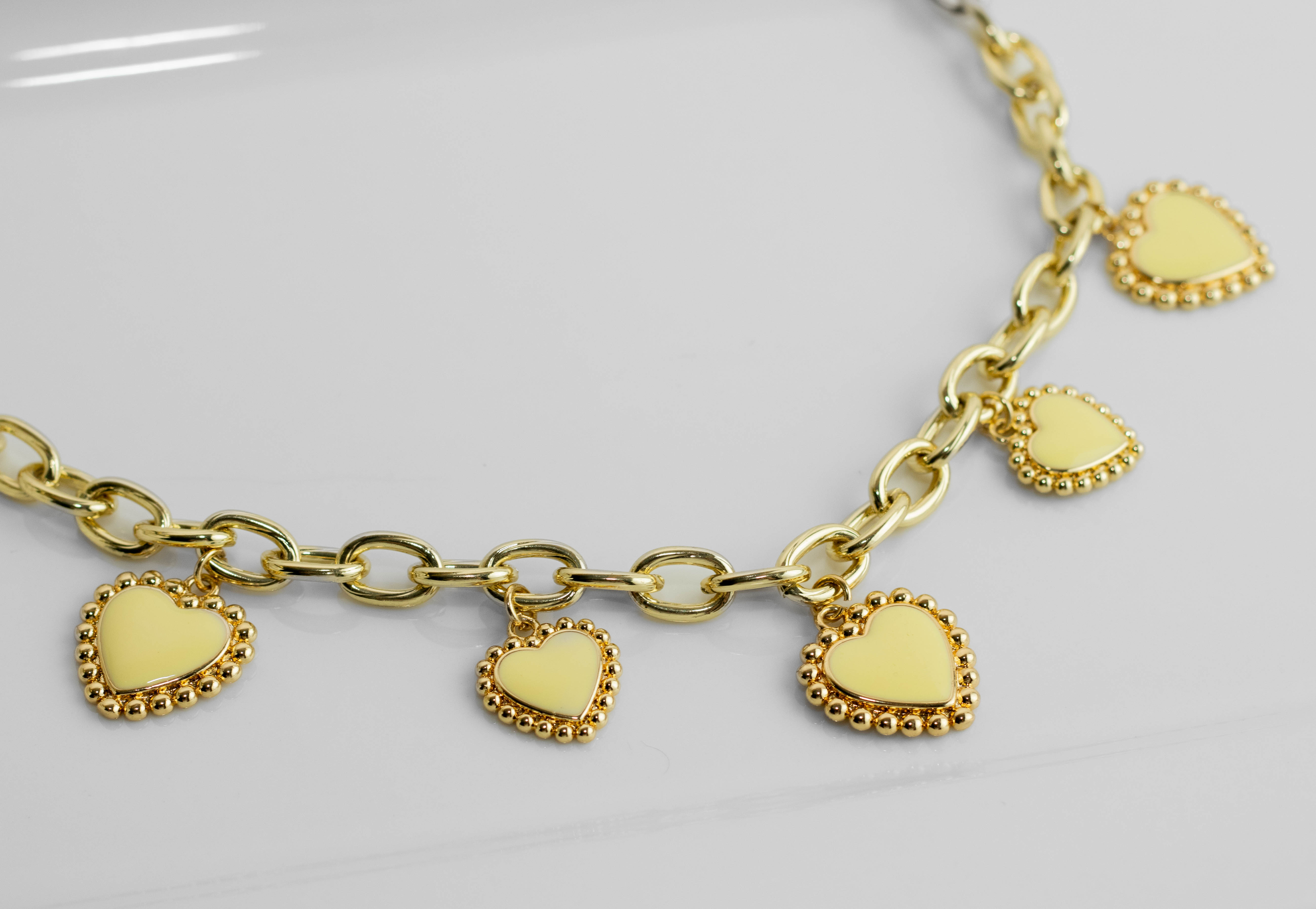 Collar corazón amarillo