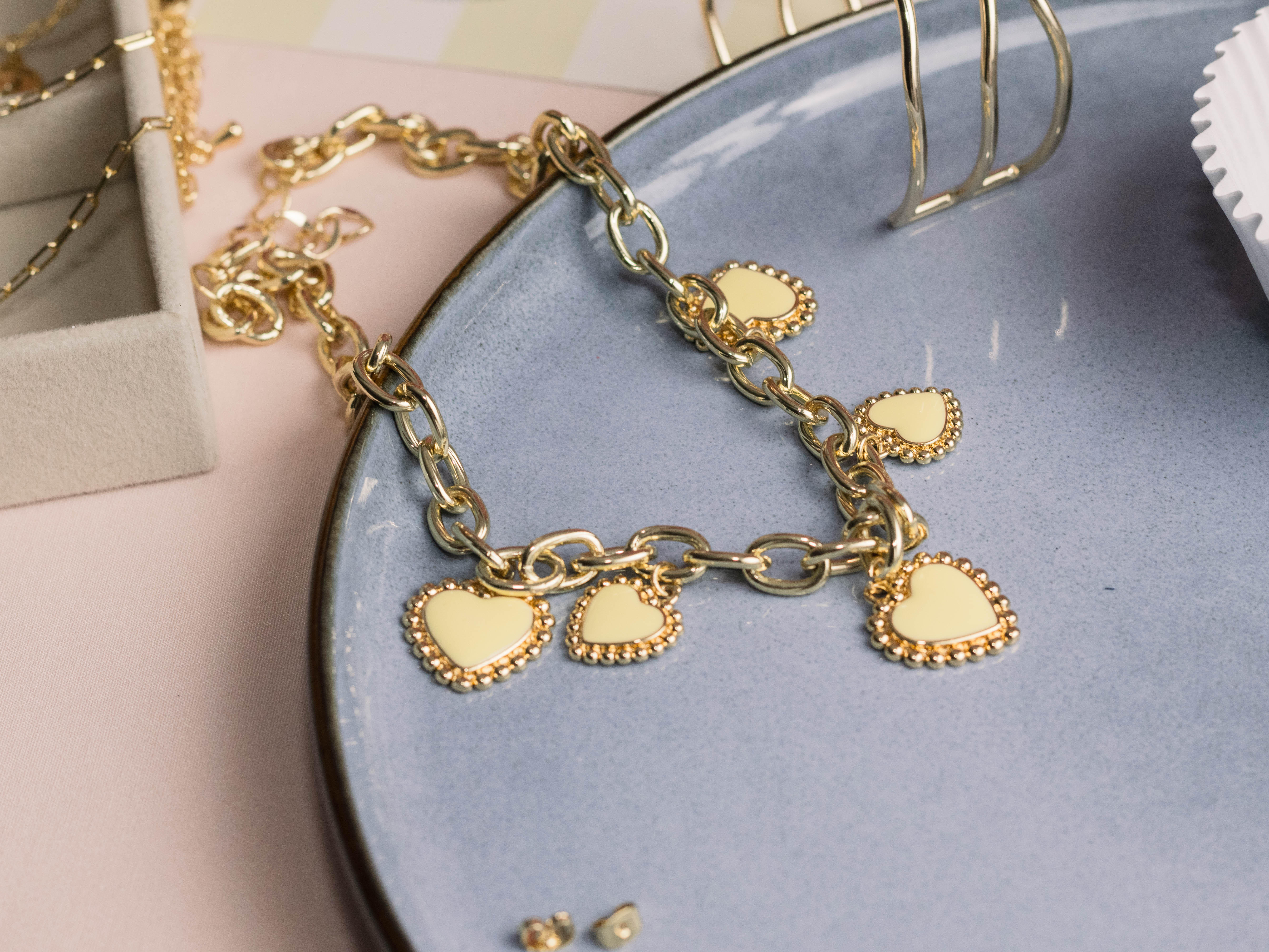 Collar corazón amarillo - Image 4