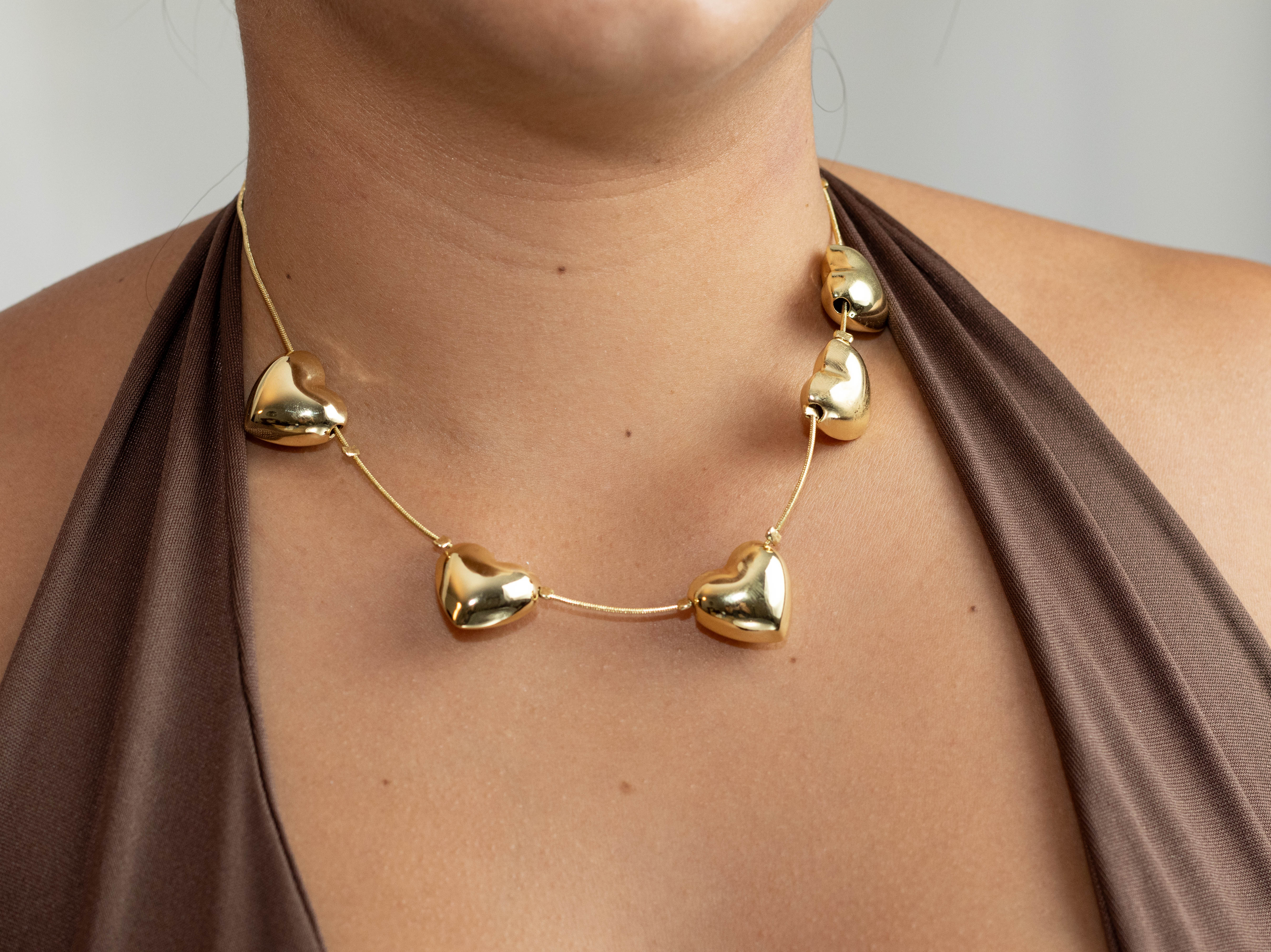 collar choker corazón con topos