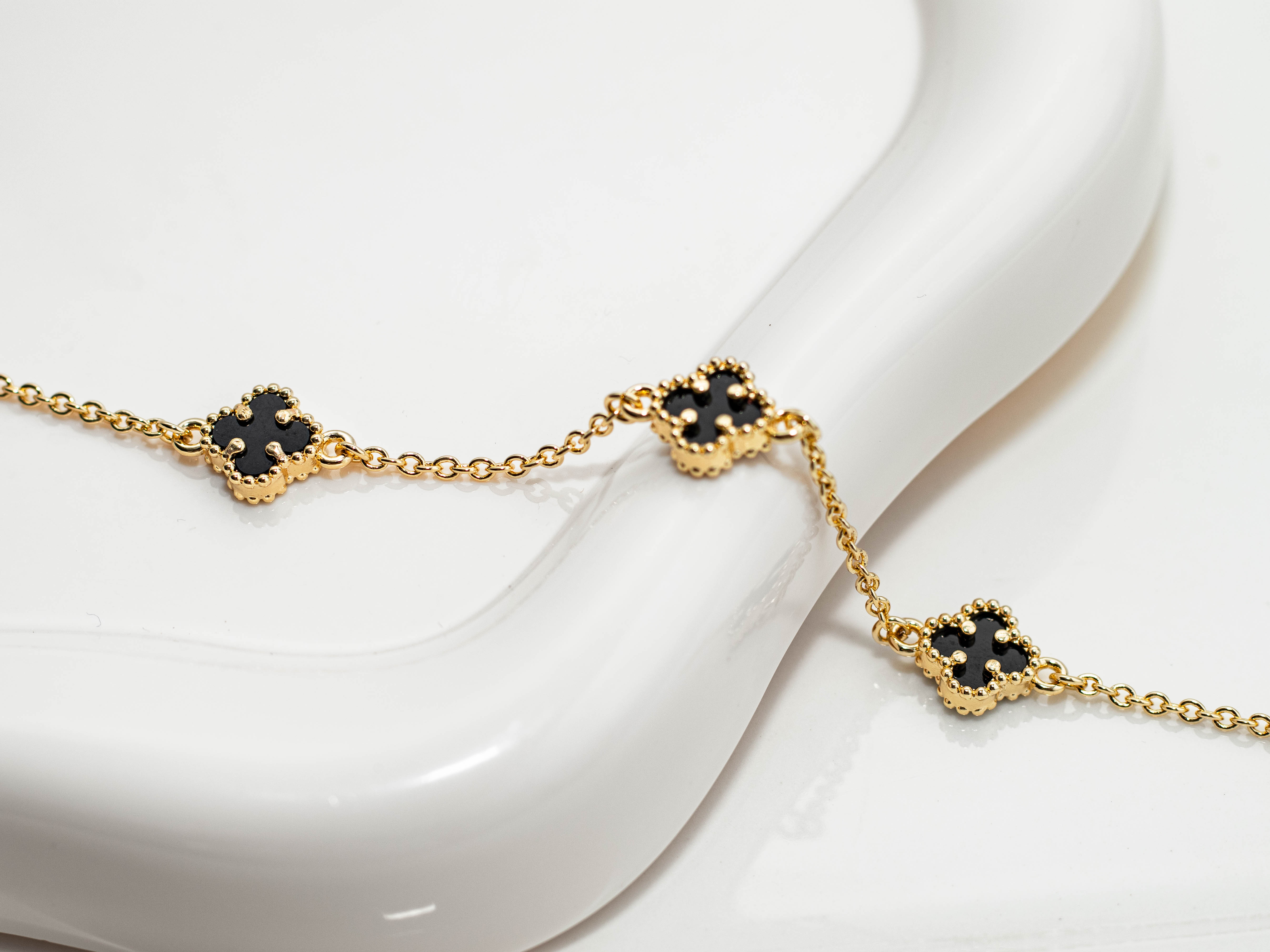 pulsera trébol negra