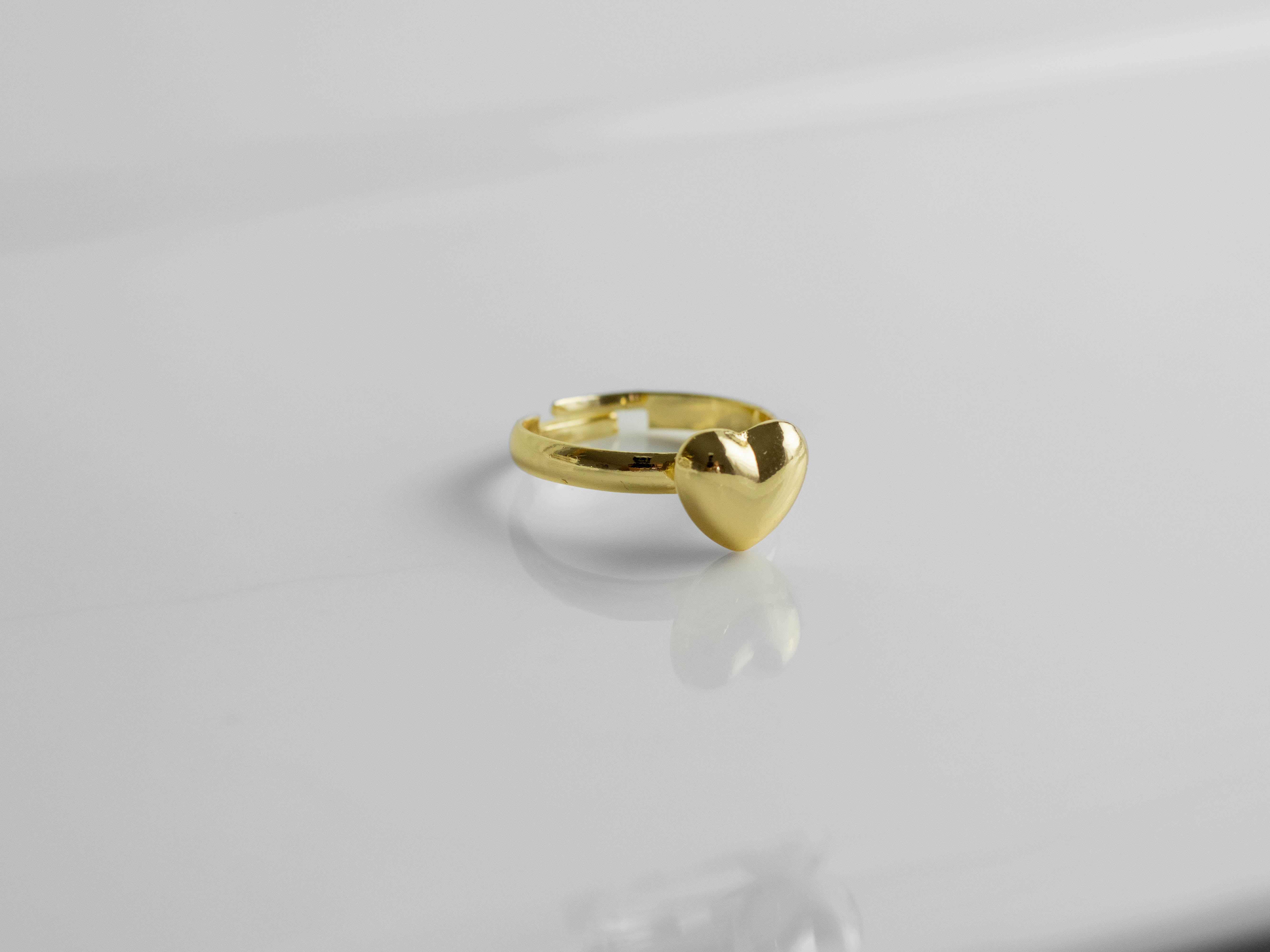 anillo corazón dorado