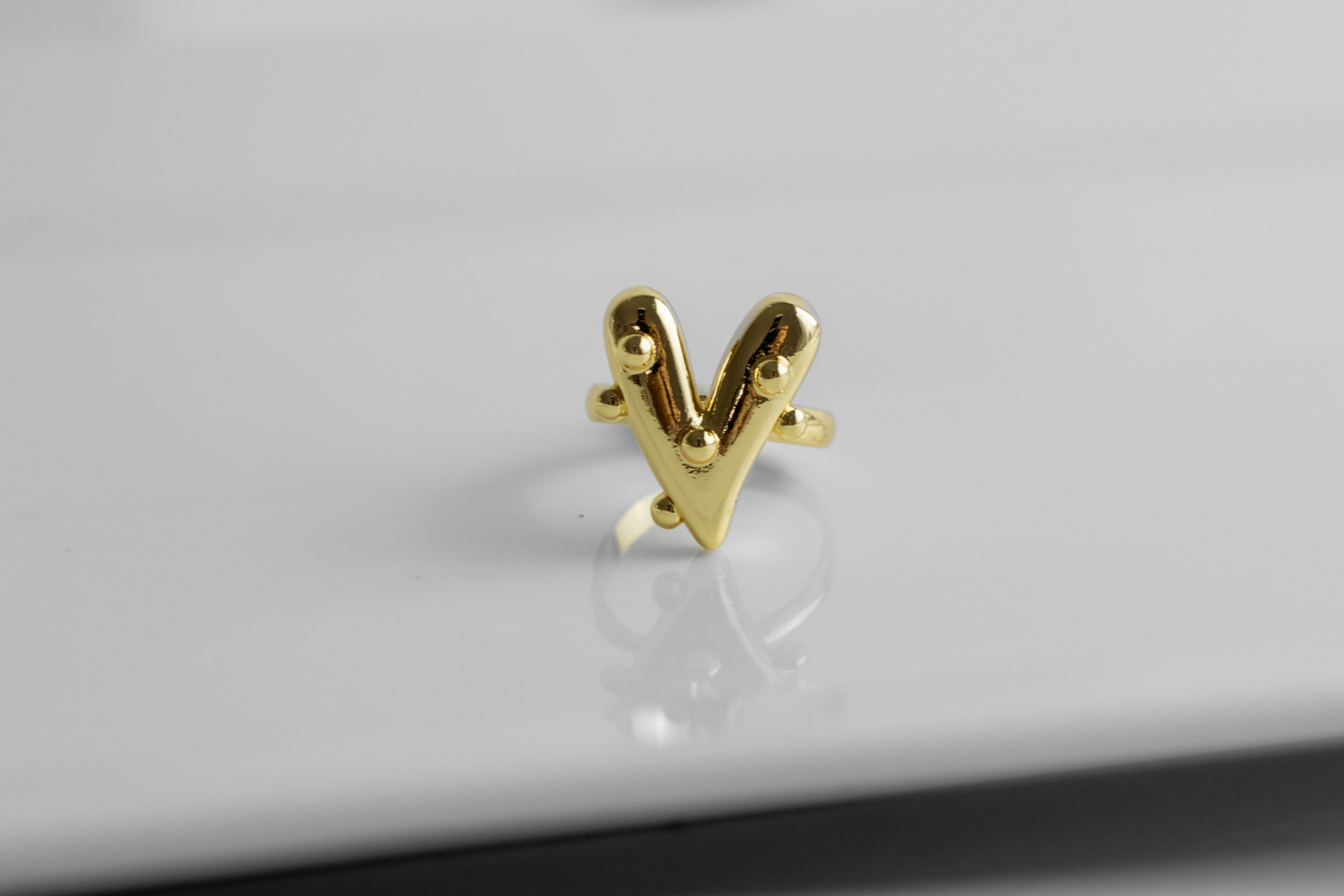 Anillo corazón bolitas dorado - Image 2